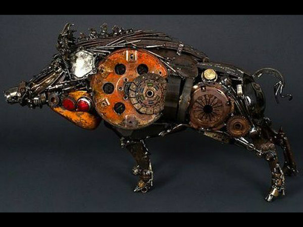 పనికిరాని కార్ పార్ట్స్‌తో అద్భుత కళాఖండాలు