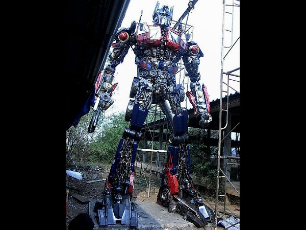 పనికిరాని కార్ పార్ట్స్‌తో అద్భుత కళాఖండాలు