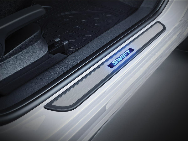 ఇల్యుమినేటెడ్ డోర్ సిల్ గార్డ్స్