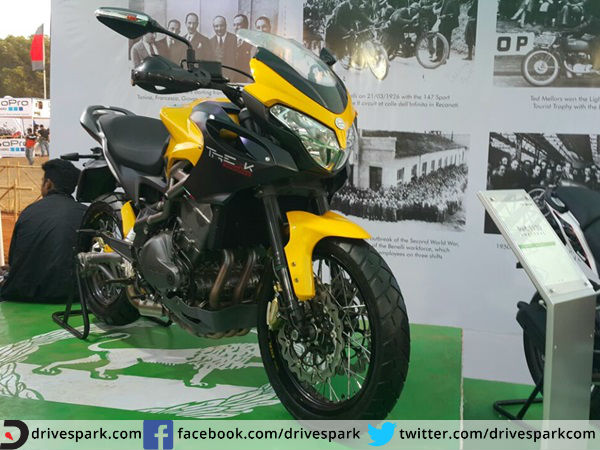 ఇండియా బైక్ వీక్ 2015: డిఎస్‌కె బెనెల్లీ బైక్స్ డిస్‌ప్లే