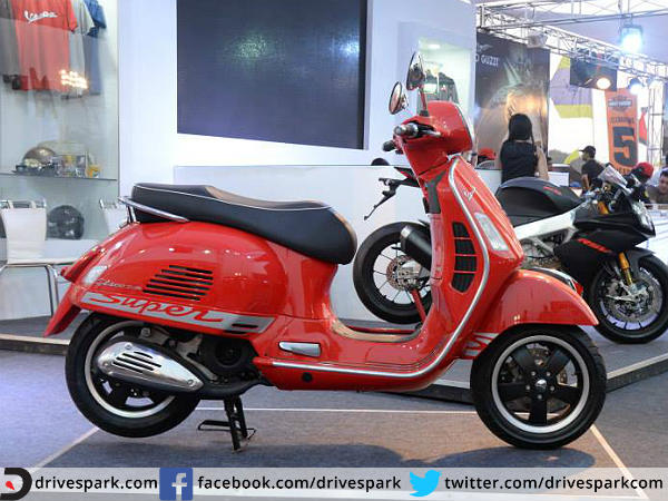 ఇండియా బైక్ వీక్ 2015: వెస్పా జిటిఎస్ 300 స్కూటర్ ప్రదర్శన