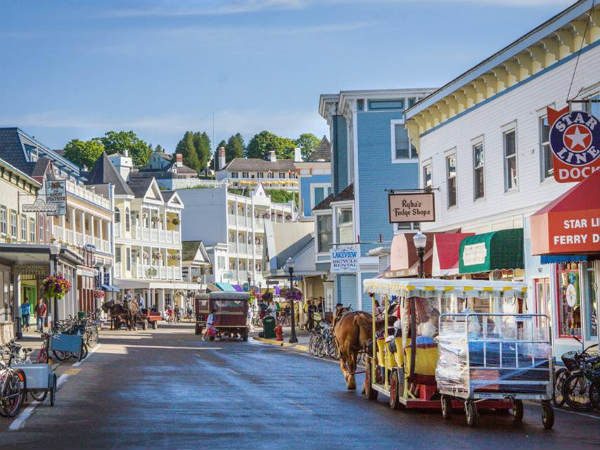 మ్యాకినాక్ ద్వీపం (కార్ ఫ్రీ)