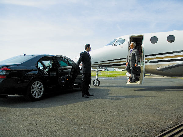 7. రాయల్ ఫ్యామిలీ కోసం కార్లు తయారు చేయటం