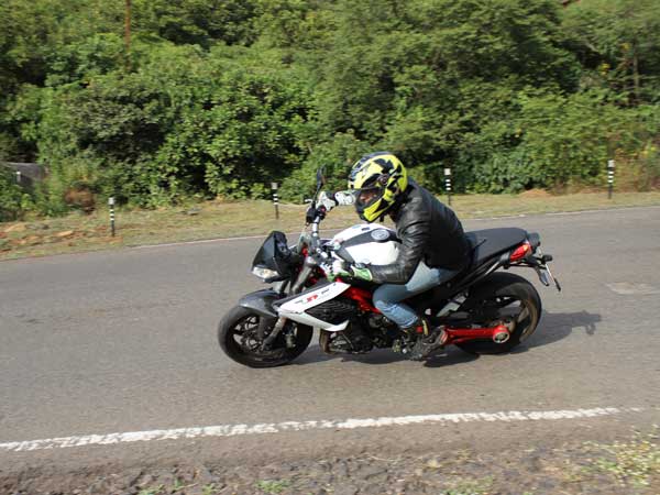 5. వంగి రైడ్ చేయడం :