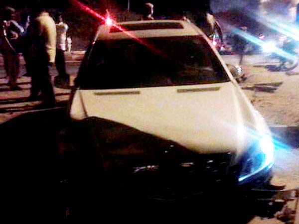 ప్రమాదానికి గురైన హేమామాలిని కారు : నాలుగేళ్ల చిన్నారి మృతి