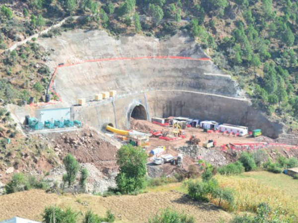 అతి పొడవైన టన్నల్ రోడ్డు