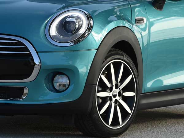 కొత్త కన్వర్టబుల్ మిని కూపర్ కారును ఆవిష్కరించారు.మరి ఇది భారత్‌కు వస్తుందా ?