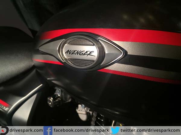 అవెంజర్ 220సీసీ క్రూయిజర్ ఫీచర్స్ :