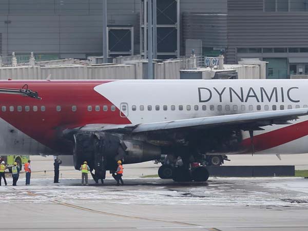రన్‌వే మీద అగ్నికి ఆహుతైన బోయింగ్ విమానం 