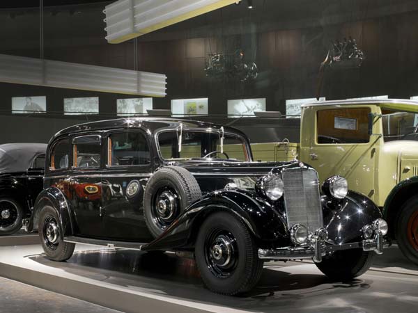 03.మెర్సిడెస్ బెంజ్ 260డి పుల్‌మ్యాన్ సెడాన్