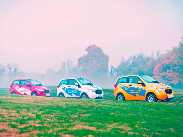 కాశ్మీర్ నుండి కన్యాకుమారి వరకు సాహస యాత్ర చేస్తున్న బుల్లి కారు.