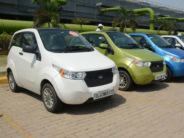 కాశ్మీర్ నుండి కన్యాకుమారి వరకు సాహస యాత్ర చేస్తున్న బుల్లి కారు.