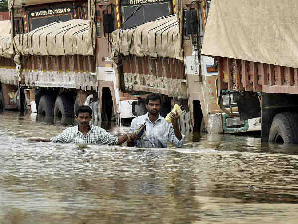 చెన్నైలో తీవ్ర వర్షాల కారణంగా 180 కోట్ల రుపాయలు నష్టపోయిన ఆటోమొబైల్ ఇండస్ట్రీ