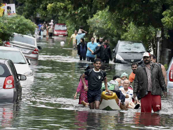 చెన్నైలో తీవ్ర వర్షాల కారణంగా 180 కోట్ల రుపాయలు నష్టపోయిన ఆటోమొబైల్ ఇండస్ట్రీ