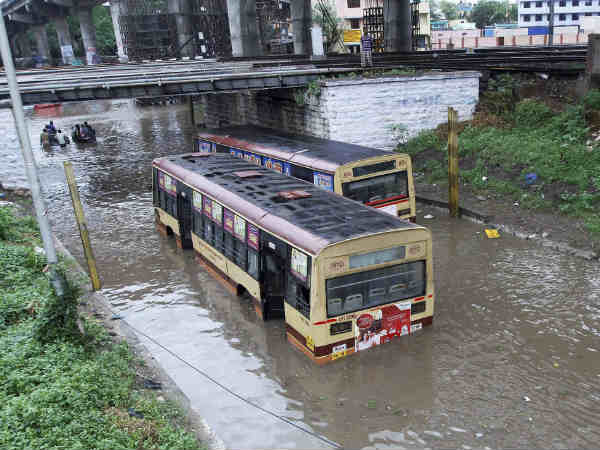 చెన్నైలో తీవ్ర వర్షాల కారణంగా 180 కోట్ల రుపాయలు నష్టపోయిన ఆటోమొబైల్ ఇండస్ట్రీ