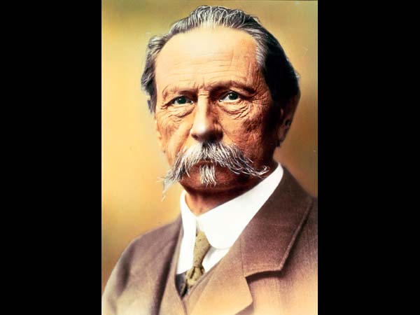  ఆటోమొబైల్స్‌కి ప్రాణం పోసిన కార్ల్ బెంజ్ గురించి కొన్ని ముఖ్యమైన విషయాలు