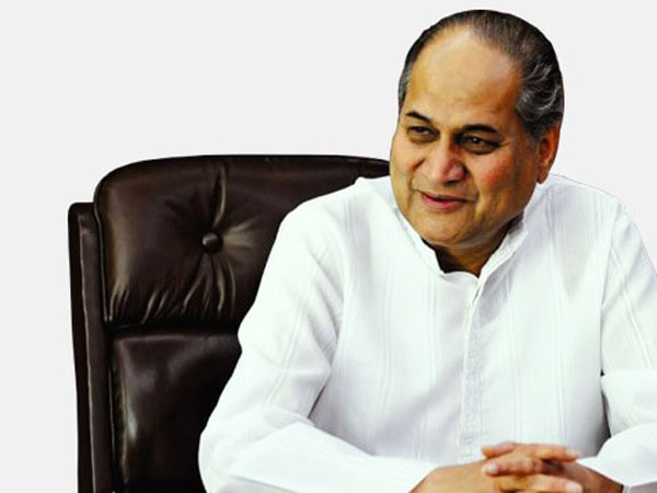 01.బజాజ్ కుబుంబం