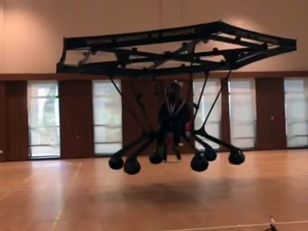  మొదటి వ్యక్తిగత ఎగిరే యంత్రాన్ని రూపొందించిన విద్యార్థులు