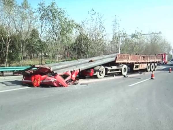 విచిత్రంగా చోటు చేసుకున్న ప్రమాదం