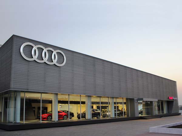  రాజ్‌కోట్ ఆడి షోరూమ్