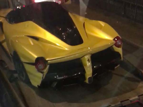 డ్యామేజ్ అయిన ఫెరారి కారు