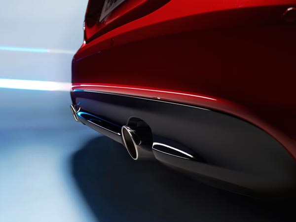 జాగ్వార్ ఎక్స్ఇ సెడాన్ కారు యొక్క ఫోటోలు