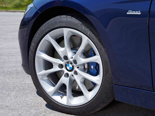 బిఎమ్‌డబ్ల్యూ 3-సిరీస్ లోని ఫీచర్లు