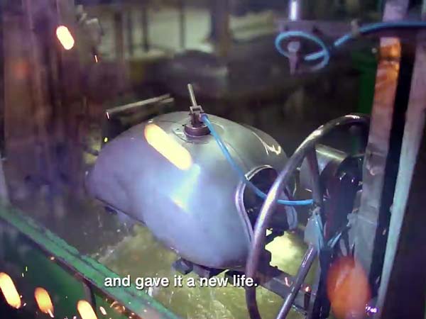 INS విక్రాంత్ యుద్ద నౌకకు ప్రాణం పోసిన బాజాజ్ వి మోటార్ సైకిల్స్