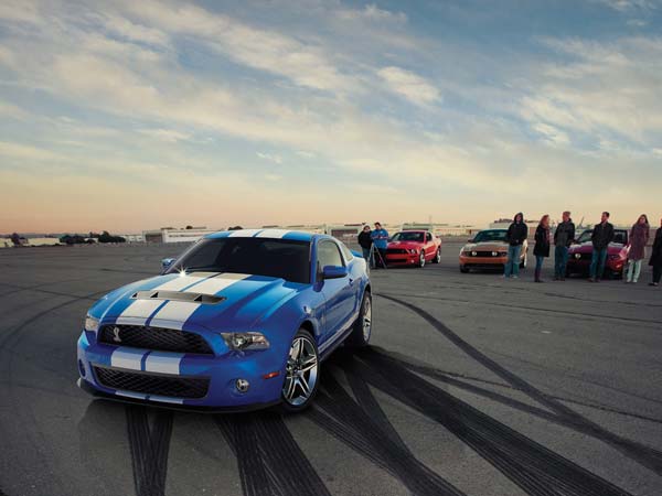  ఐదవ తరానికి చెందిన ఫోర్డ్ మస్టాంగ్ కార్లు