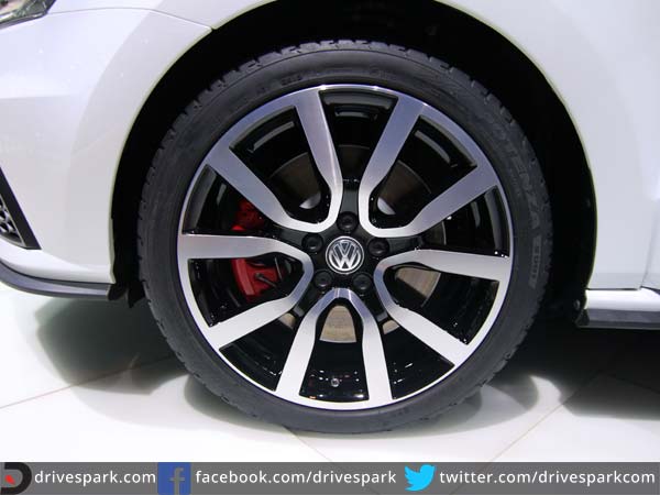 2016 ఇండియన్ ఆటో ఎక్స్‌ పో వేదిక మీద పోలో జిటిఐ ప్రదర్శన