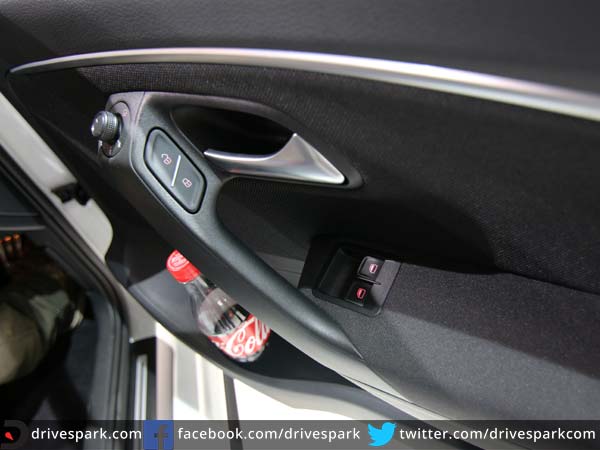 2016 ఇండియన్ ఆటో ఎక్స్‌ పో వేదిక మీద పోలో జిటిఐ ప్రదర్శన