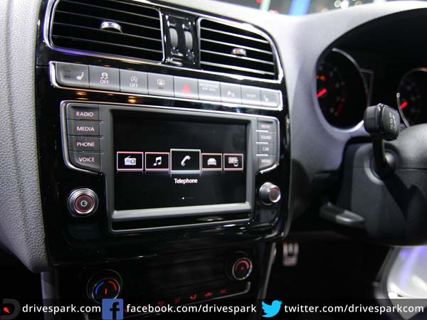 2016 ఇండియన్ ఆటో ఎక్స్‌ పో వేదిక మీద పోలో జిటిఐ ప్రదర్శన