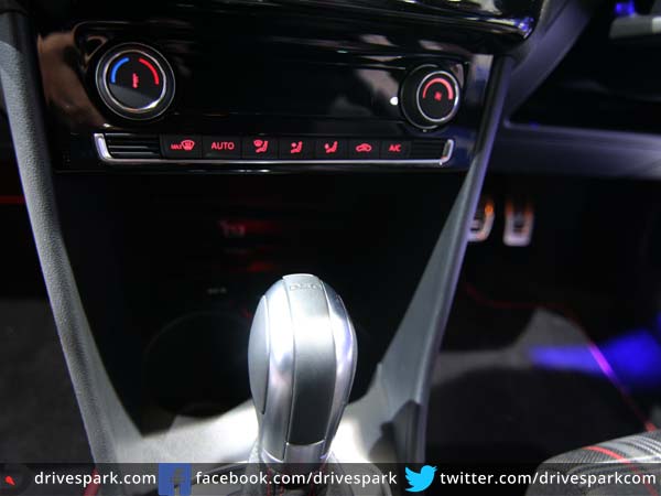 2016 ఇండియన్ ఆటో ఎక్స్‌ పో వేదిక మీద పోలో జిటిఐ ప్రదర్శన