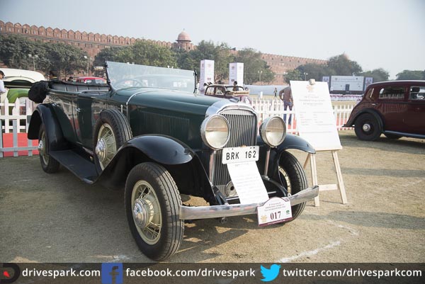 21 గన్ సెల్యూట్ ర్యాలీ: ఎర్ర కోట ముందు తాతల కాలం నాటి కార్లు, బైకులు