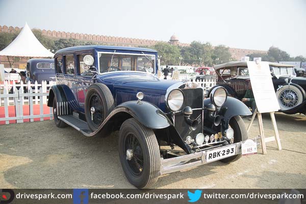 21 గన్ సెల్యూట్ ర్యాలీ: ఎర్ర కోట ముందు తాతల కాలం నాటి కార్లు, బైకులు