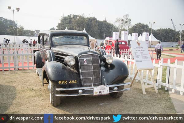 21 గన్ సెల్యూట్ ర్యాలీ: ఎర్ర కోట ముందు తాతల కాలం నాటి కార్లు, బైకులు