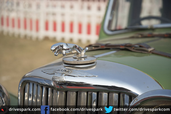 21 గన్ సెల్యూట్ ర్యాలీ: ఎర్ర కోట ముందు తాతల కాలం నాటి కార్లు, బైకులు