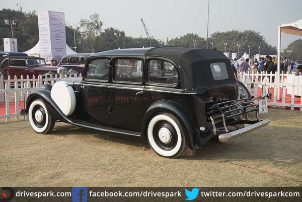 21 గన్ సెల్యూట్ ర్యాలీ: ఎర్ర కోట ముందు తాతల కాలం నాటి కార్లు, బైకులు