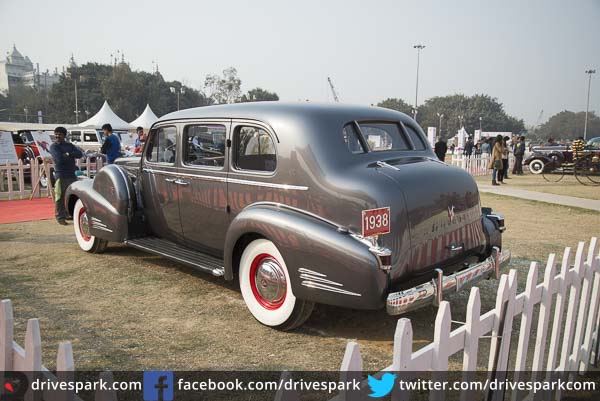 21 గన్ సెల్యూట్ ర్యాలీ: ఎర్ర కోట ముందు తాతల కాలం నాటి కార్లు, బైకులు