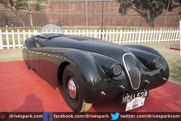 21 గన్ సెల్యూట్ ర్యాలీ: ఎర్ర కోట ముందు తాతల కాలం నాటి కార్లు, బైకులు