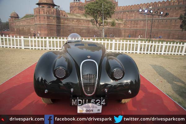 21 గన్ సెల్యూట్ ర్యాలీ: ఎర్ర కోట ముందు తాతల కాలం నాటి కార్లు, బైకులు