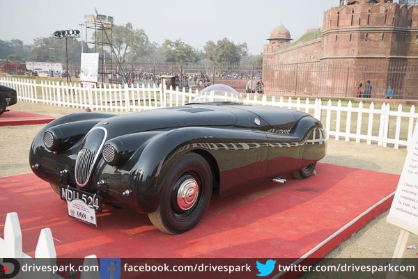 21 గన్ సెల్యూట్ ర్యాలీ: ఎర్ర కోట ముందు తాతల కాలం నాటి కార్లు, బైకులు