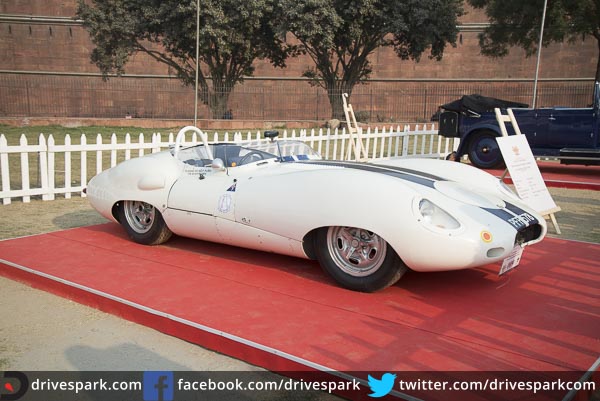 21 గన్ సెల్యూట్ ర్యాలీ: ఎర్ర కోట ముందు తాతల కాలం నాటి కార్లు, బైకులు