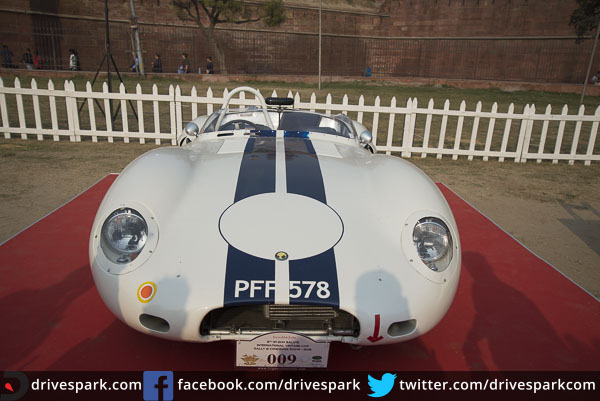 21 గన్ సెల్యూట్ ర్యాలీ: ఎర్ర కోట ముందు తాతల కాలం నాటి కార్లు, బైకులు