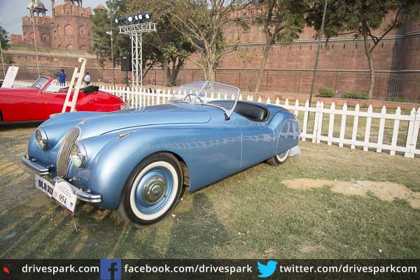 21 గన్ సెల్యూట్ ర్యాలీ: ఎర్ర కోట ముందు తాతల కాలం నాటి కార్లు, బైకులు