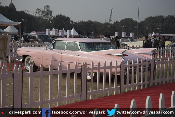 21 గన్ సెల్యూట్ ర్యాలీ: ఎర్ర కోట ముందు తాతల కాలం నాటి కార్లు, బైకులు