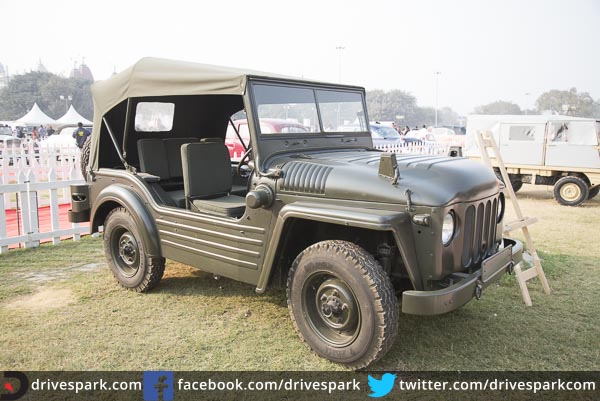 21 గన్ సెల్యూట్ ర్యాలీ: ఎర్ర కోట ముందు తాతల కాలం నాటి కార్లు, బైకులు