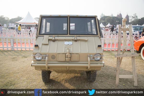 21 గన్ సెల్యూట్ ర్యాలీ: ఎర్ర కోట ముందు తాతల కాలం నాటి కార్లు, బైకులు