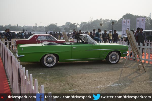 21 గన్ సెల్యూట్ ర్యాలీ: ఎర్ర కోట ముందు తాతల కాలం నాటి కార్లు, బైకులు