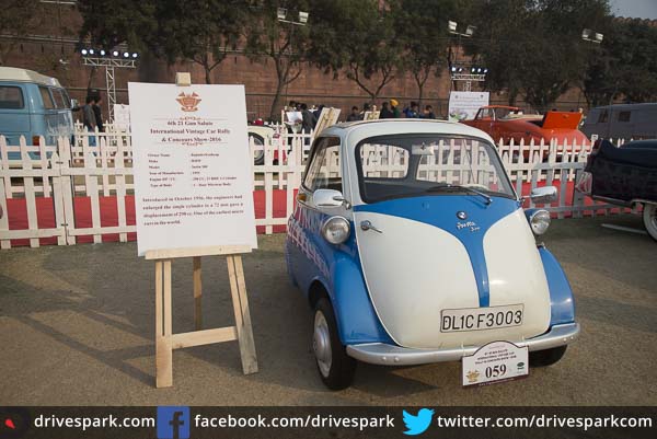 21 గన్ సెల్యూట్ ర్యాలీ: ఎర్ర కోట ముందు తాతల కాలం నాటి కార్లు, బైకులు